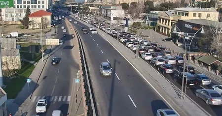 Bakının bir sıra yollarında nəqliyyatın sıxlığı yaranıb