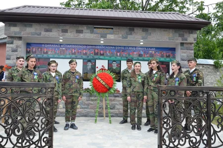 Şəhidin ad günü məzarı yanında qeyd olunub