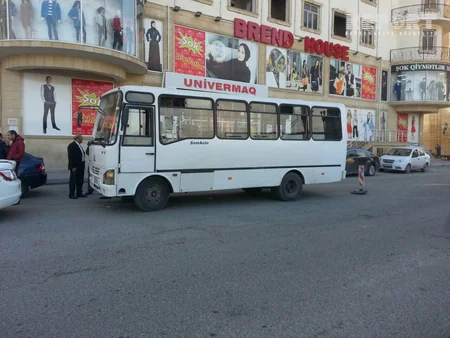Abşeronda sərnişin avtobusu minik avtomobili ilə toqquşub