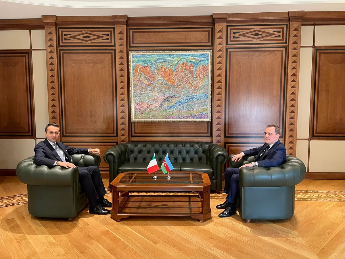 Azerbaijani, Italian FMs hold meeting