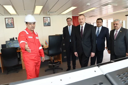 Prezident İlham Əliyev Heydər Əliyev adına yarımdalma qazma qurğusunun açılışında iştirak edib - YENİLƏNİB