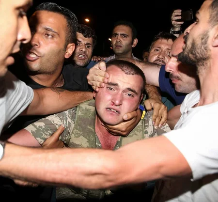 Türkiyədə ötən gecə yaşananlar - FOTOREPORTAJ