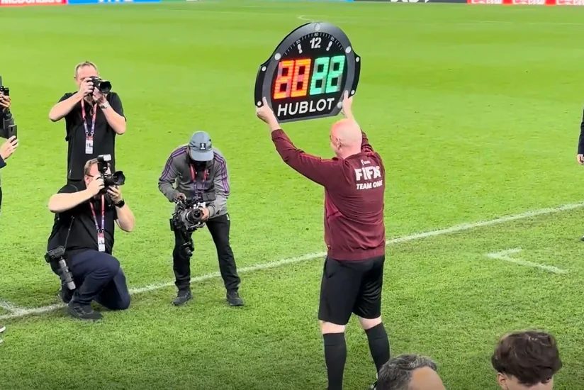 DÇ-2022: FIFA prezidenti elektron tablodan istifadə etməyi öyrənib