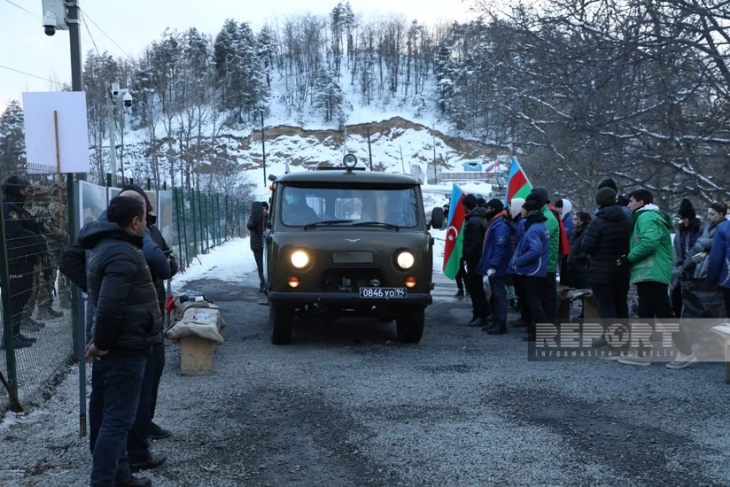 По дороге Ханкенди-Лачын беспрепятственно проехали 49 автомобилей российских миротворцев