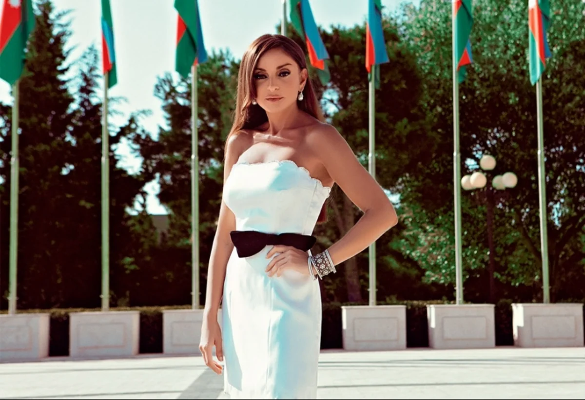 “Cosmopolitan” jurnalı: Mehriban Əliyeva dünyanın ən parlaq birinci xanımlarından biridir