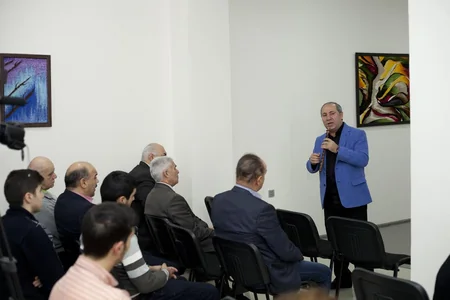 Əlixan Səmədov: “Bildiklərimi öyrətməyə, bilmədiklərimi öyrənməyə gəlmişəm”