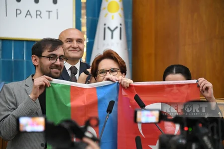 Qarabağ torpağı Türkiyə parlamentində partiya sədrinə təqdim olunub