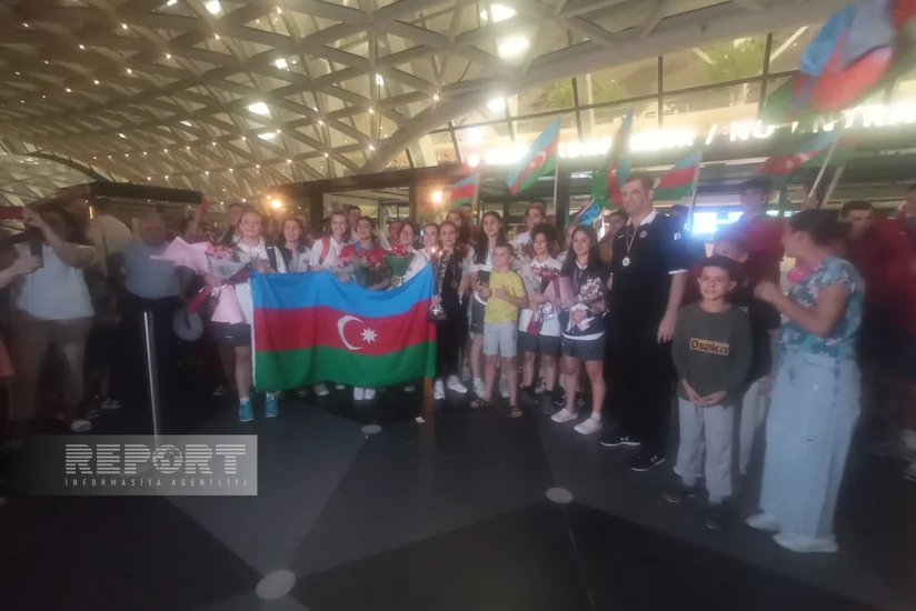 Basketbol üzrə Avropa çempionu olmuş Azərbaycan millisi Vətənə qayıdıb