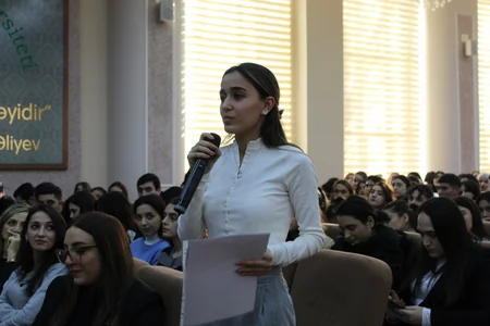 Prezident seçkilərində ilk dəfə səs verəcək tələbələrlə maarifləndirici seminarlar keçirilir