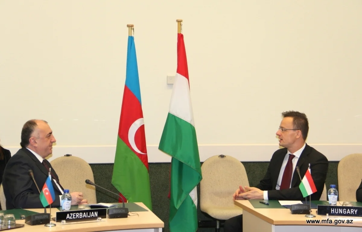 Elmar Məmmədyarov Macarıstanın XİN başçısı ilə görüşüb