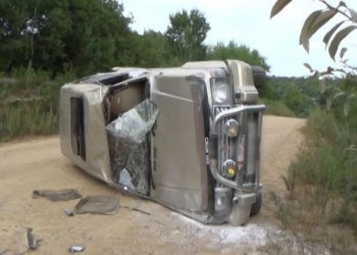 Hacıqabulda avtomobil aşıb, 1 nəfər ölüb, 2-si yaralanıb