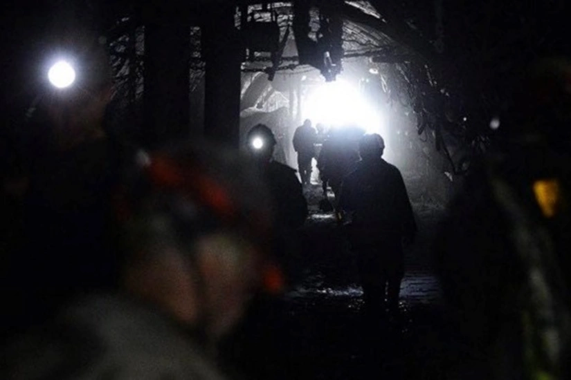 Russian shelling traps 148 miners in Donbas