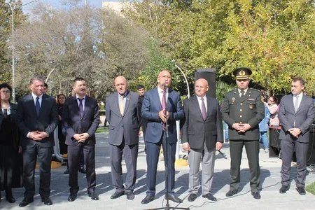 Nizami rayonunda istirahət parkı təmir olunaraq istifadəyə verilib