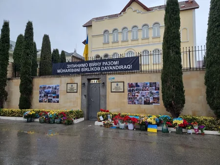 UABD nümayəndələri Ukrayna ordusuna 1000 qutu dərman ləvazimatları verib