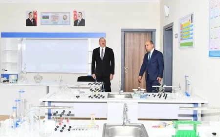 Prezident İlham Əliyev Xırdalan şəhər 11 nömrəli tam orta məktəbin yeni binasının açılışında iştirak edib - YENİLƏNİB