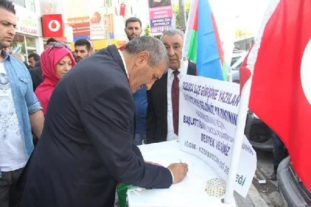 İğdırda ermənicə lövhənin yığışdırılması üçün imza toplanır