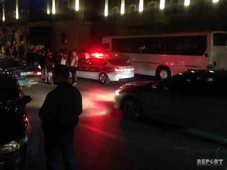 Bakıda sərnişin avtobusu qəza törədib - FOTO