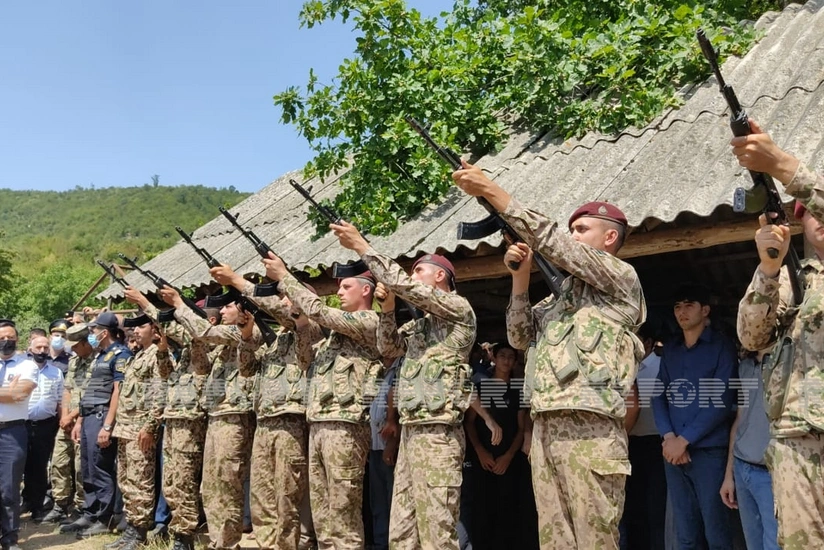 Həlak olan hərbi qulluqçu dəfn edilib