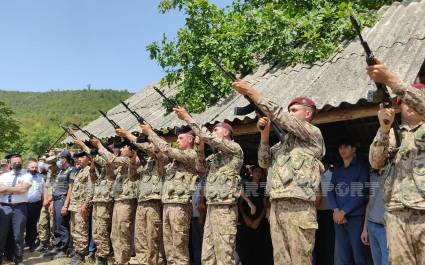 Həlak olan hərbi qulluqçu dəfn edilib