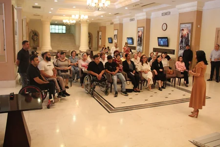 Dünya Bankı Bakıda əlillər üçün qaldırıcı platforma və rampalar istifadəyə verib
