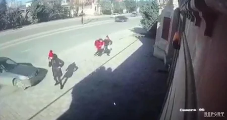 Abşeronda avtomobil iki şagirdi vuraraq ağır xəsarət yetirib - FOTO