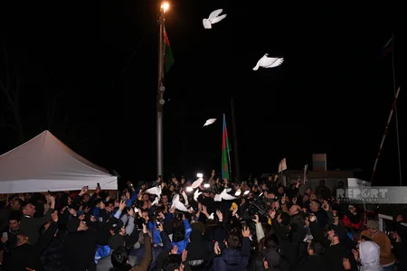 Şuşa-Xankəndi yolunda keçirilən aksiyanın iştirakçıları havaya göyərçin buraxıblar