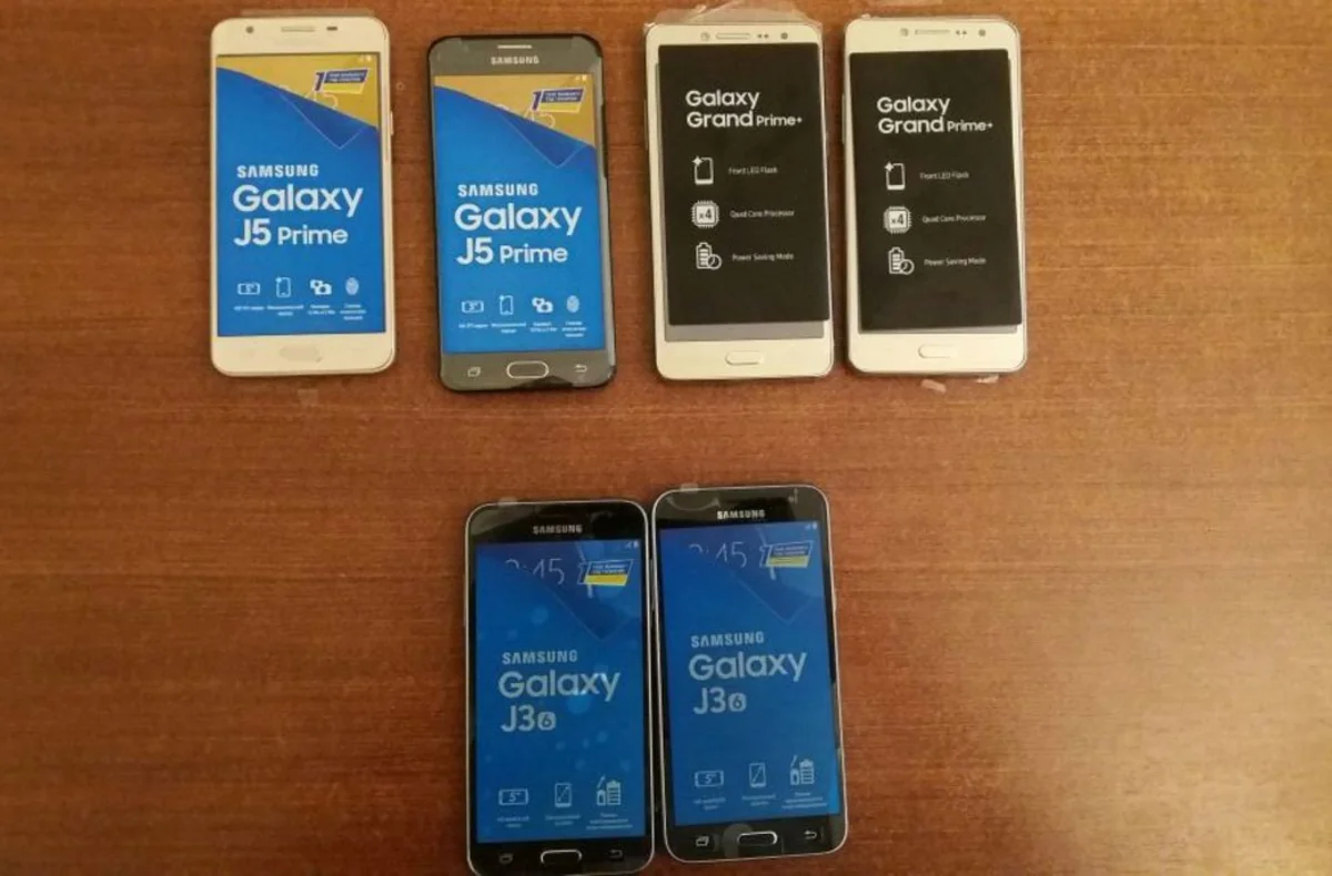 Azərbaycan gömrükçüləri avtomobilin oturacaqlarının içindən 6 ədəd mobil telefon aşkar edib