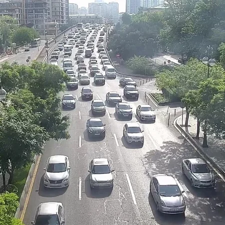 Bakının bir sıra yollarında tıxac yaranıb - SİYAHI