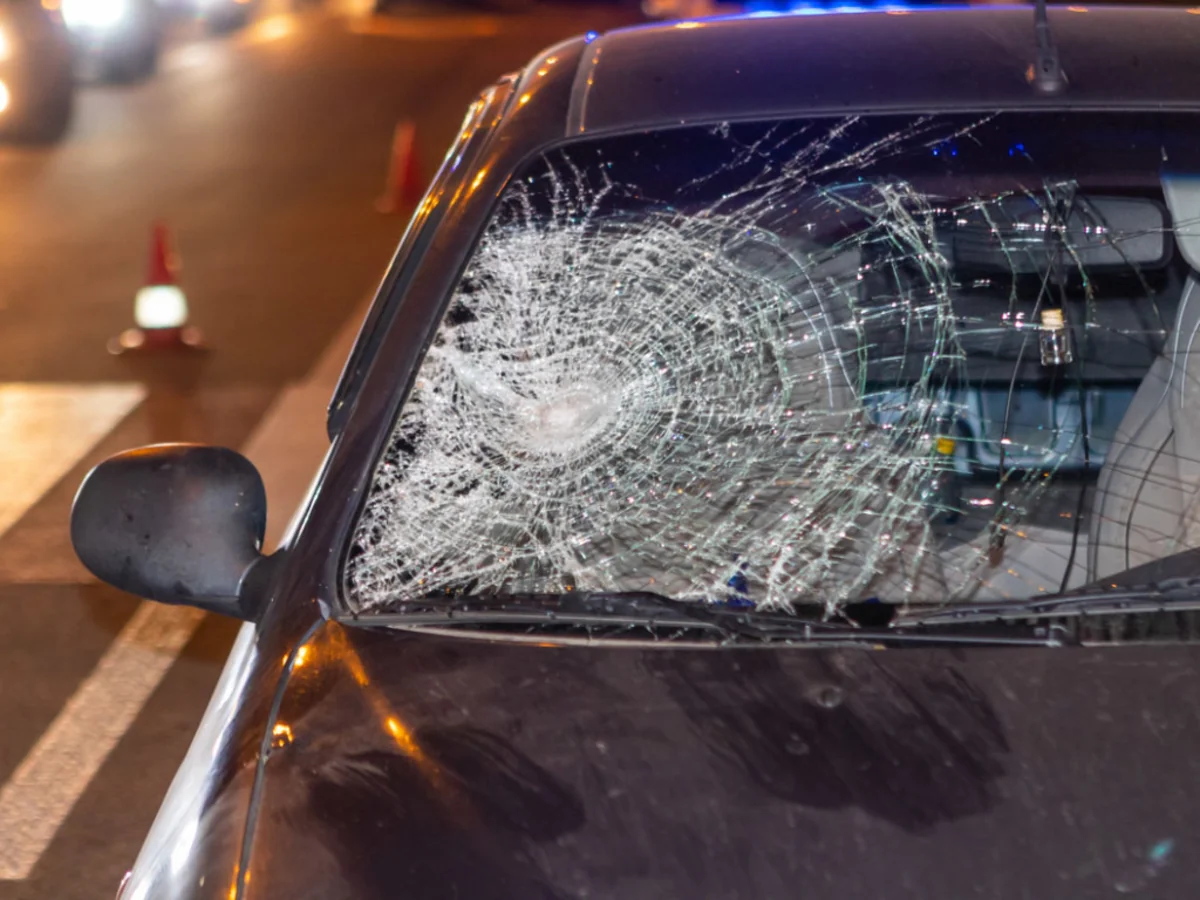 Siyəzəndə avtomobil aşıb, sürücü xəsarət alıb