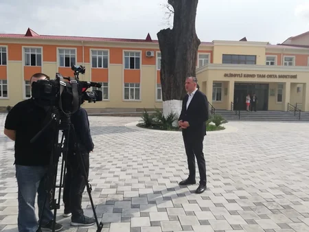 Gürcüstan Azərbaycandakı yeni gürcüdilli məktəbə hədiyyə göndərib