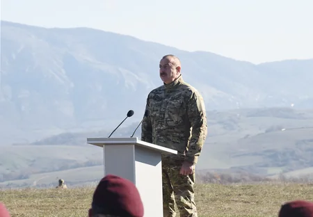 Ali Baş Komandan İlham Əliyev Şuşada hərbçilər qarşısında çıxış edib