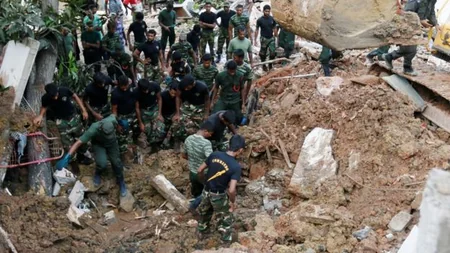 Şri-Lankada 800 tonluq zibil təpəsinin uçması nəticəsində azı 16 nəfər ölüb, 40 ev dağılıb