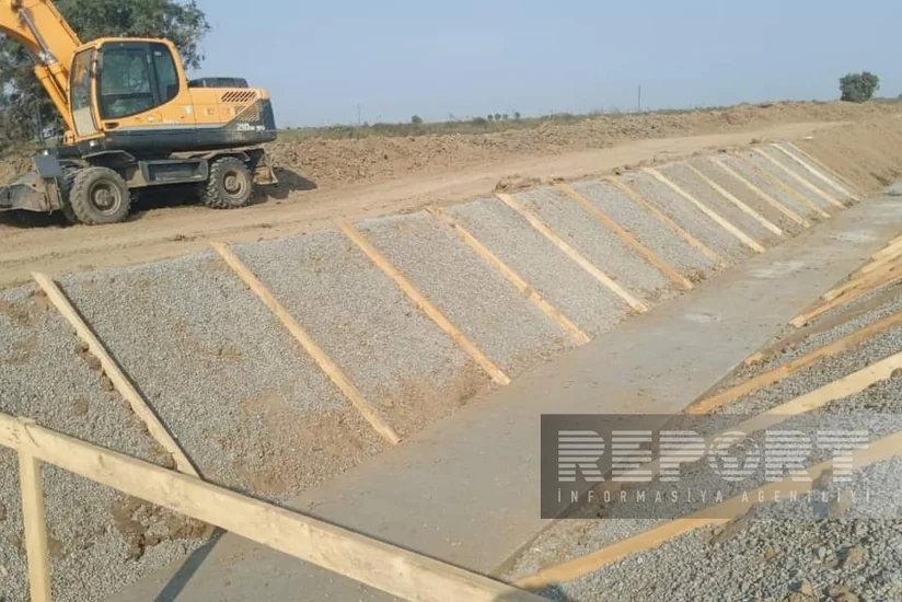 Biləsuvarda suvarma kanalına beton üzlük çəkilməsinə başlanılıb