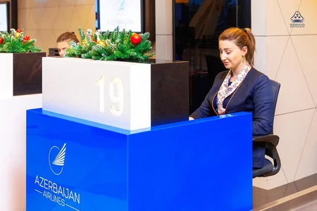 Bakı aeroportu Yeni il ab-havası bəxş edir