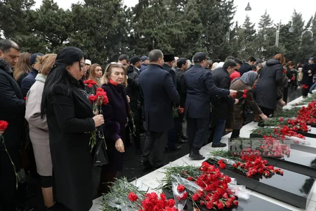 Milli qürur və and yeri - Şəhidlər xiyabanına axın başlayıb - FOTOREPORTAJ