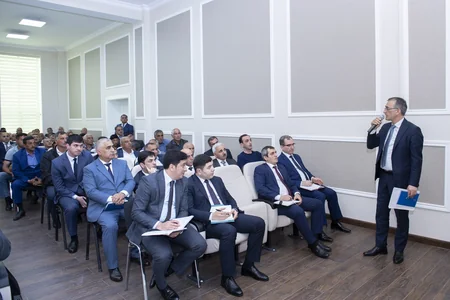 Kənd Təsərrüfatı naziri İnam Kərimov Ağsuda fermerlərlə görüşüb