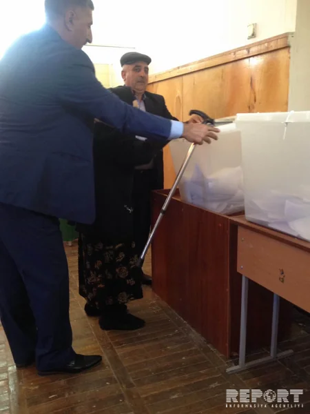 Azərbaycanın ən yaşlı seçicisi səs verib - FOTO