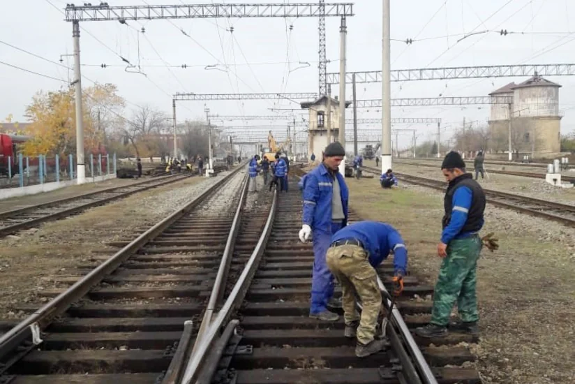 Hacıqabul stansiyasında yeni yoldəyişənlər quraşdırılır