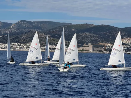Azərbaycan yelkənçiləri ilk dəfə beynəlxalq turnirdə qızıl və gümüş medallar qazanıblar