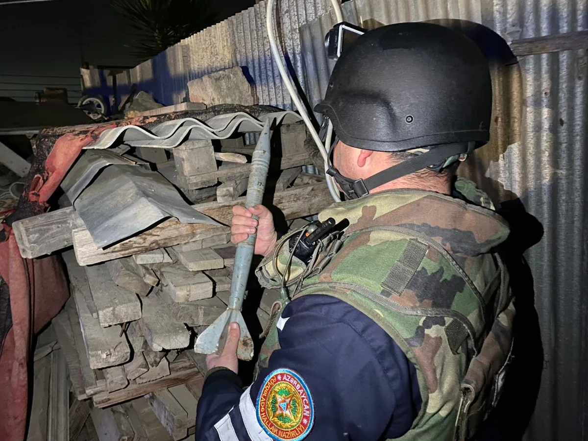 В Баку обнаружен танковый снаряд
