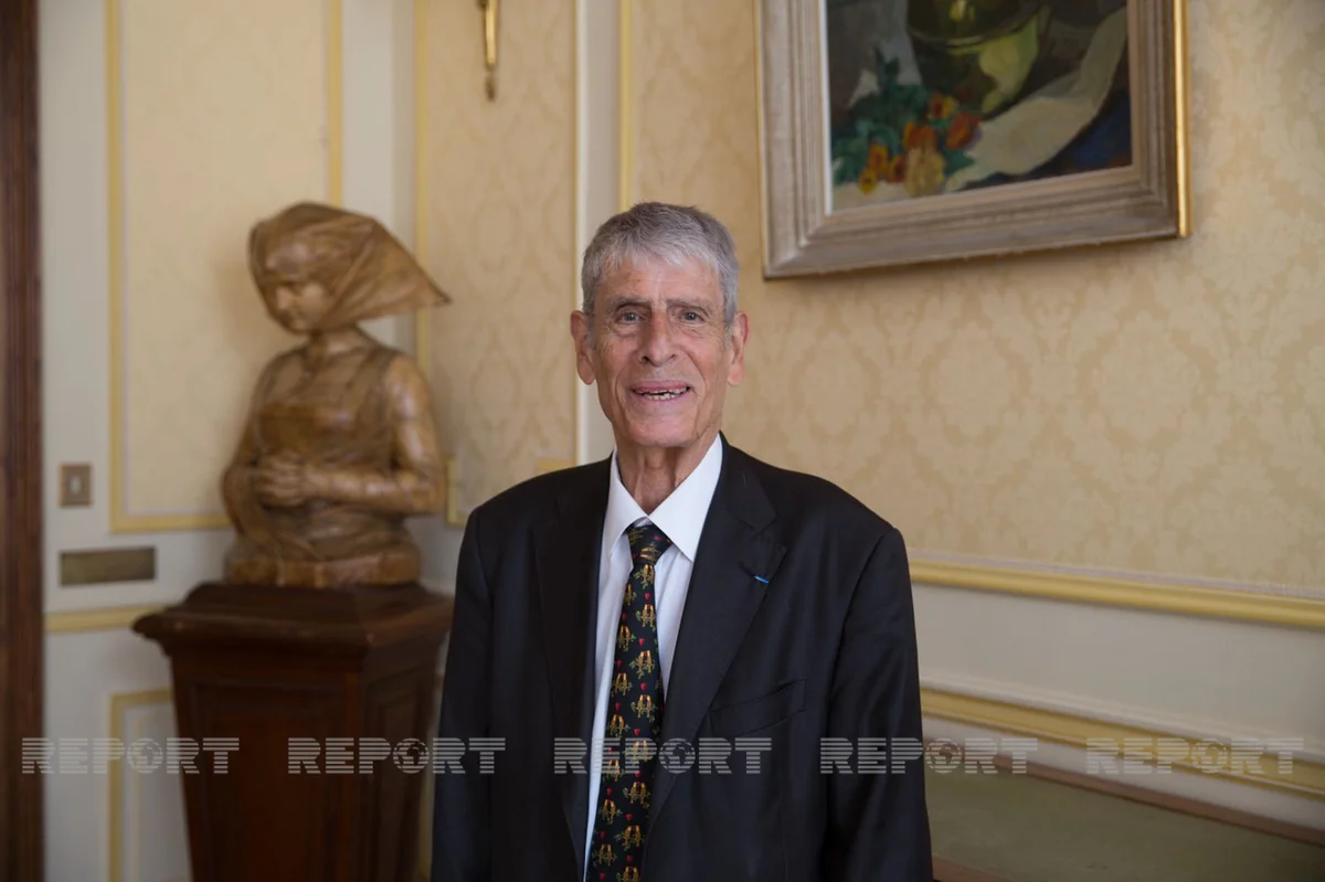 French writer: Religious buildings in Azerbaijan treated with great respect