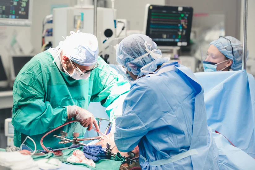 Bakıda özəl klinikada həkimlərin qanunsuz cərrahiyyə ilə məşğul olduqları aşkarlanıb