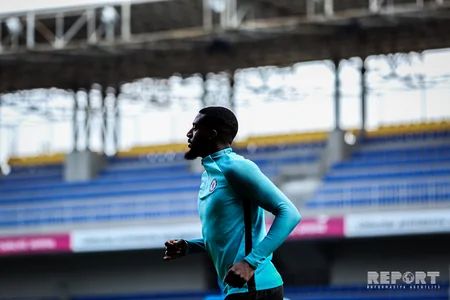 İngiltərənin Çelsi komandası Bakıda son məşqinə çıxıb