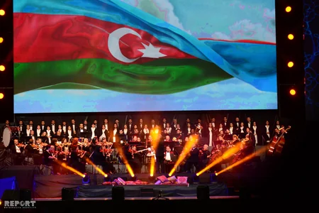AXC-nin 100 illiyi münasibətilə Dənizkənarı Milli Parkda bayram atəşfəşanlığı olub - VİDEO - FOTO
