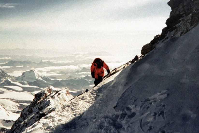 19 climbers evacuated from Himalayan peak over COVID-19 suspicions in Nepal