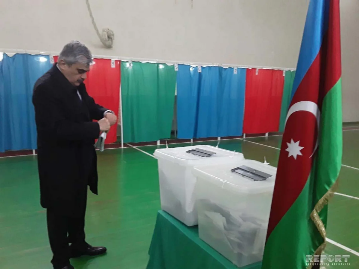 Maliyyə naziri bələdiyyə seçkilərində səs verib