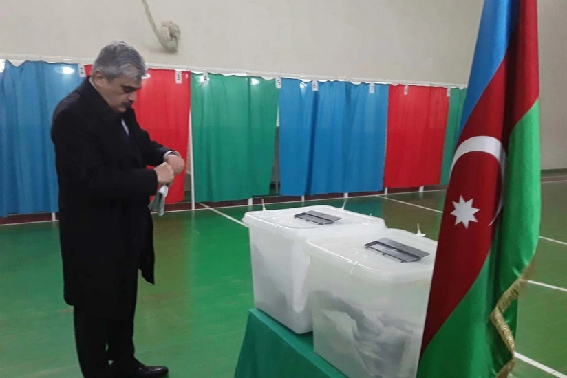 Maliyyə naziri bələdiyyə seçkilərində səs verib