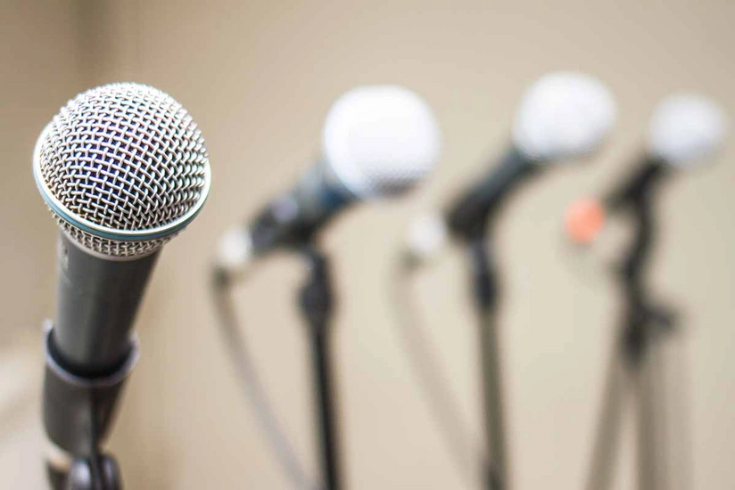 Азербайджан возобновил поставки микрофонов из двух стран