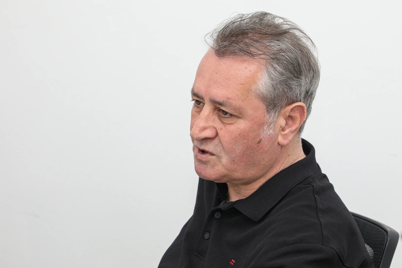 Elçin Hüseynbəyli: “Ətrafımda səs-küy olmasa, yaza bilmirəm”