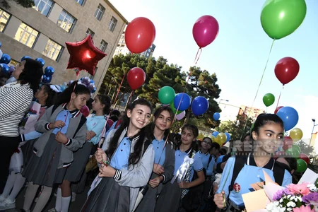 Birincilərin ilk dərs günü - FOTOREPORTAJ